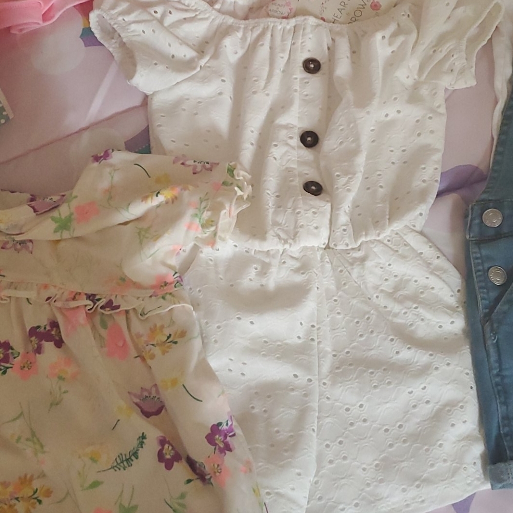 Clothes - Picture 2 of 7